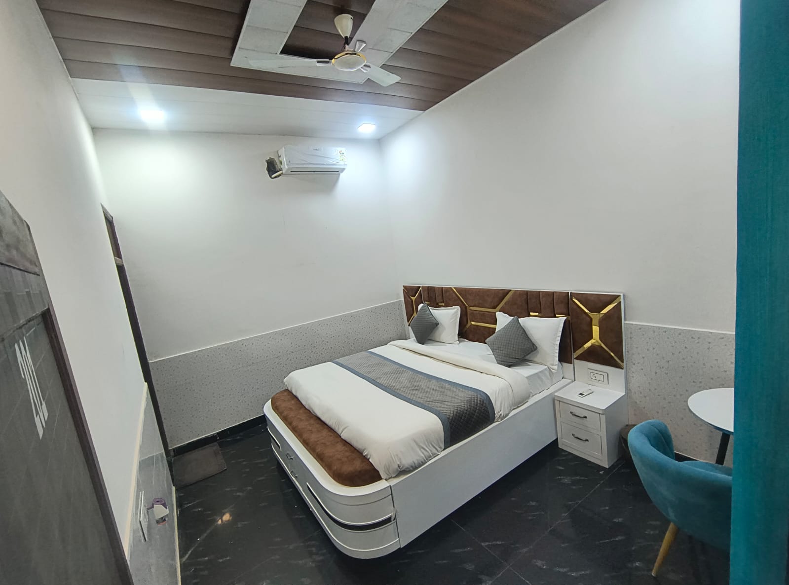 Hotel Kamal Dham